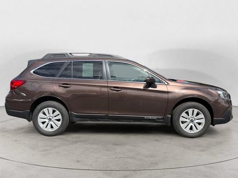 Used 2019 Subaru Outback 2.5i Premium w/ Popular Package #2 AWD/4WD image 6