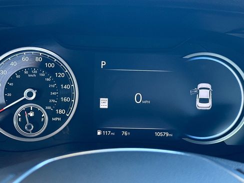 Used 2025 Genesis G70 2.5T image 25