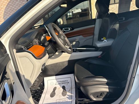 Used 2023 Jeep Compass Limited w/ Elite Group image 3