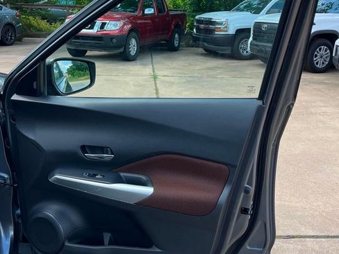 Used 2018 Nissan Kicks SR FWD image 14