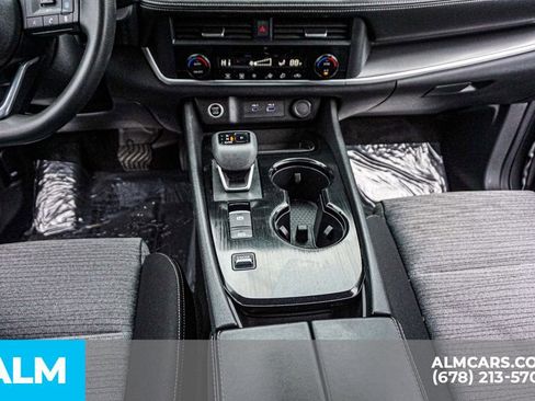 Used 2023 Nissan Rogue SV image 39