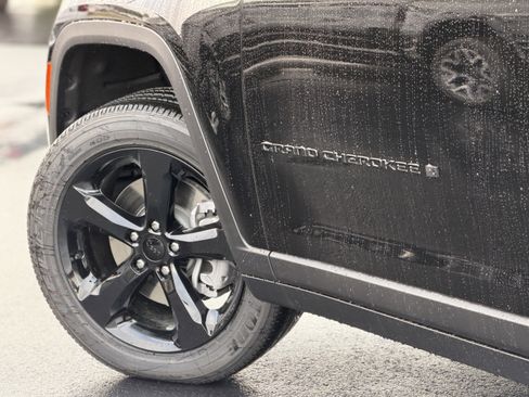 New 2025 Jeep Grand Cherokee L Altitude image 8