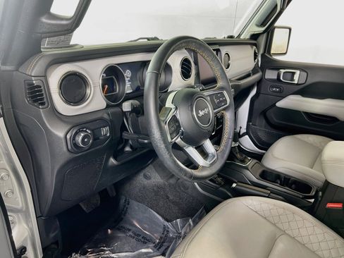 Used 2023 Jeep Wrangler Unlimited Sahara AWD/4WD image 9