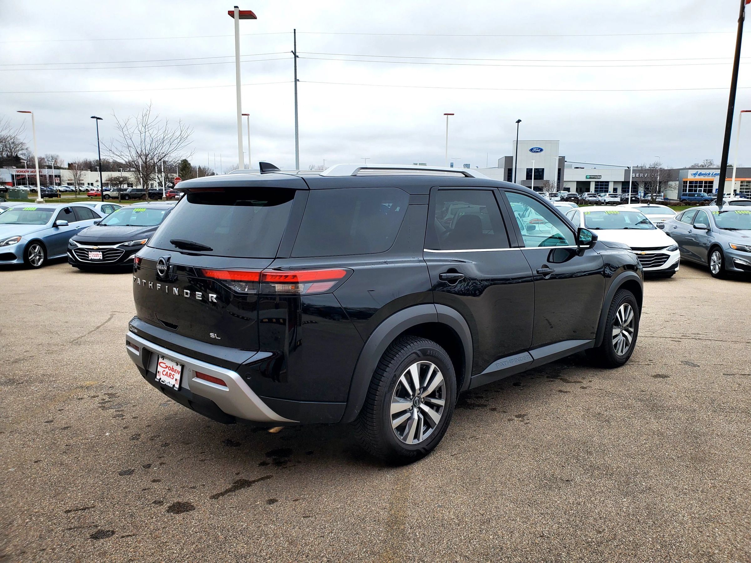 Used 2024 Nissan Pathfinder SL w/ Cargo Package FWD image 5