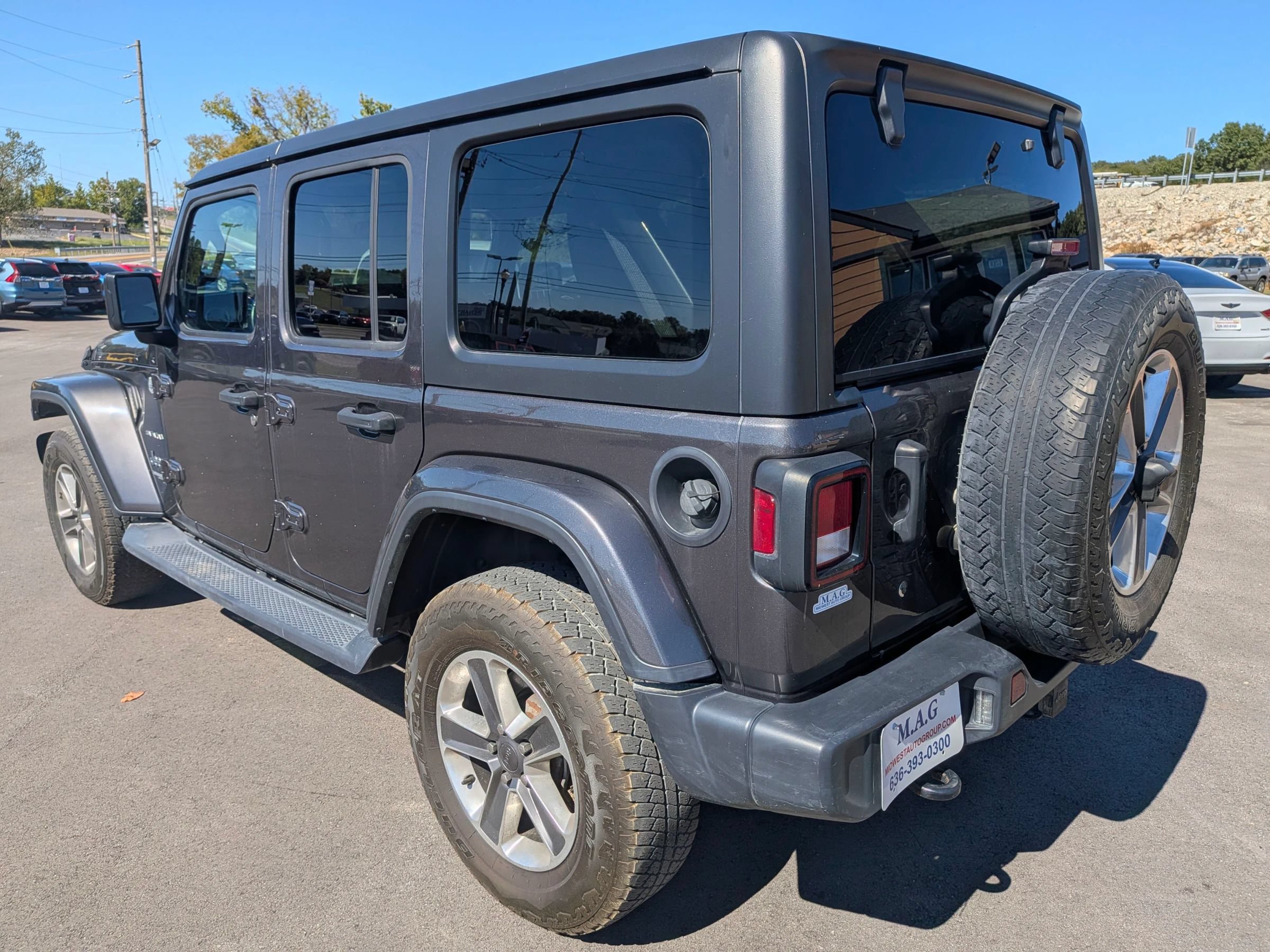 Used 2018 Jeep Wrangler Unlimited Sahara AWD/4WD image 4