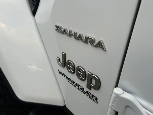 Used 2020 Jeep Wrangler Unlimited Sahara image 32