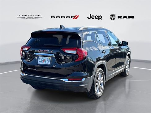 Used 2024 GMC Terrain SLT image 3