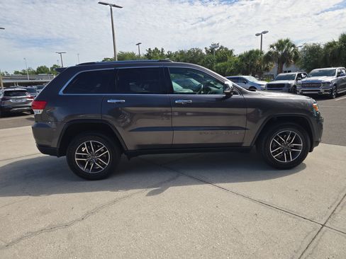 Used 2019 Jeep Grand Cherokee Limited AWD/4WD image 9