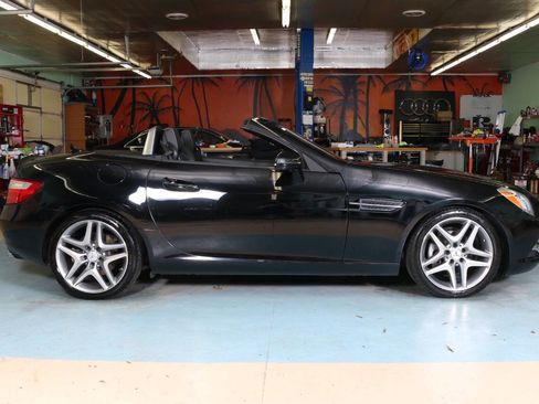 Used 2014 Mercedes-Benz SLK 250 w/ Premium Package image 7