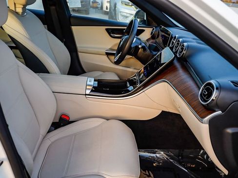 Used 2025 Mercedes-Benz C 300 4MATIC Sedan image 20