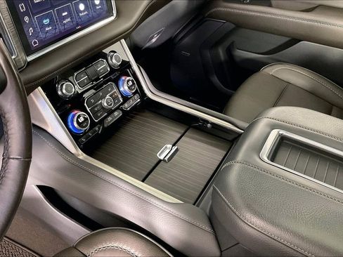 Used 2022 GMC Yukon Denali w/ Denali Premium Package RWD image 18