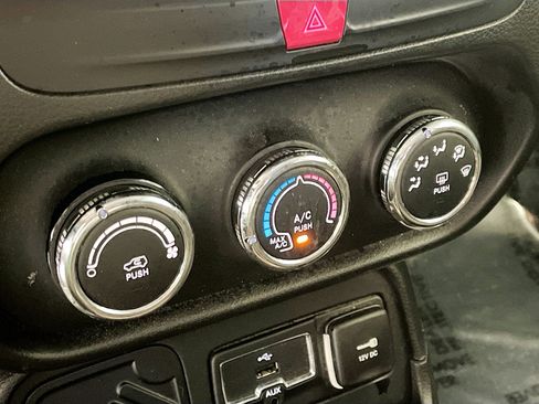 Used 2016 Jeep Renegade Sport w/ Power & Air Group image 12