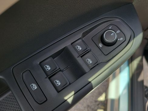 New 2026 Volkswagen Taos SE FWD image 17
