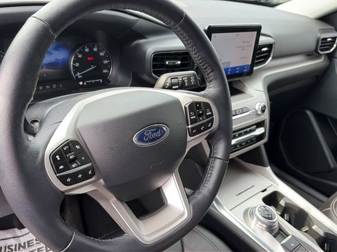 Used 2023 Ford Explorer XLT w/ Equipment Group 202A AWD/4WD image 18