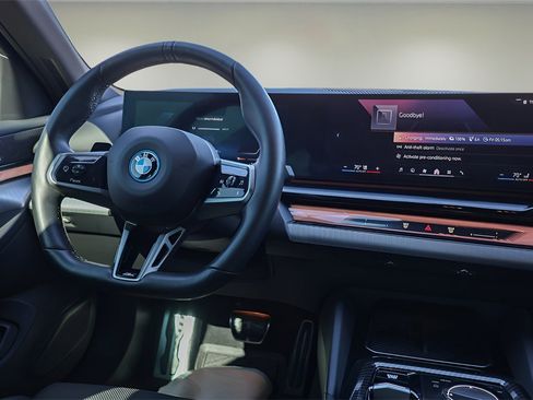 Used 2024 BMW i5 eDrive40i w/ M Sport Package image 10