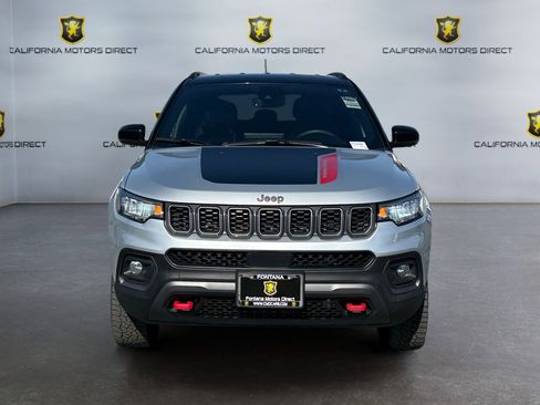 Used 2025 Jeep Compass Trailhawk AWD/4WD image 8