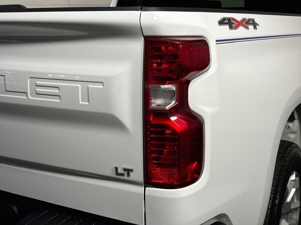 Used 2024 Chevrolet Silverado 1500 LT AWD/4WD image 32