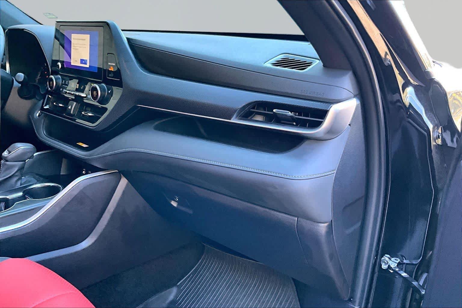 Used 2024 Toyota Highlander XSE FWD image 19