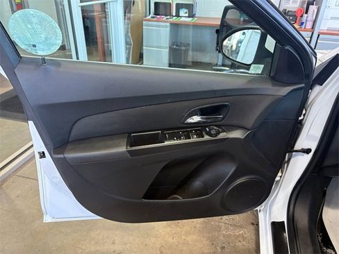 Used 2016 Chevrolet Cruze LT image 15