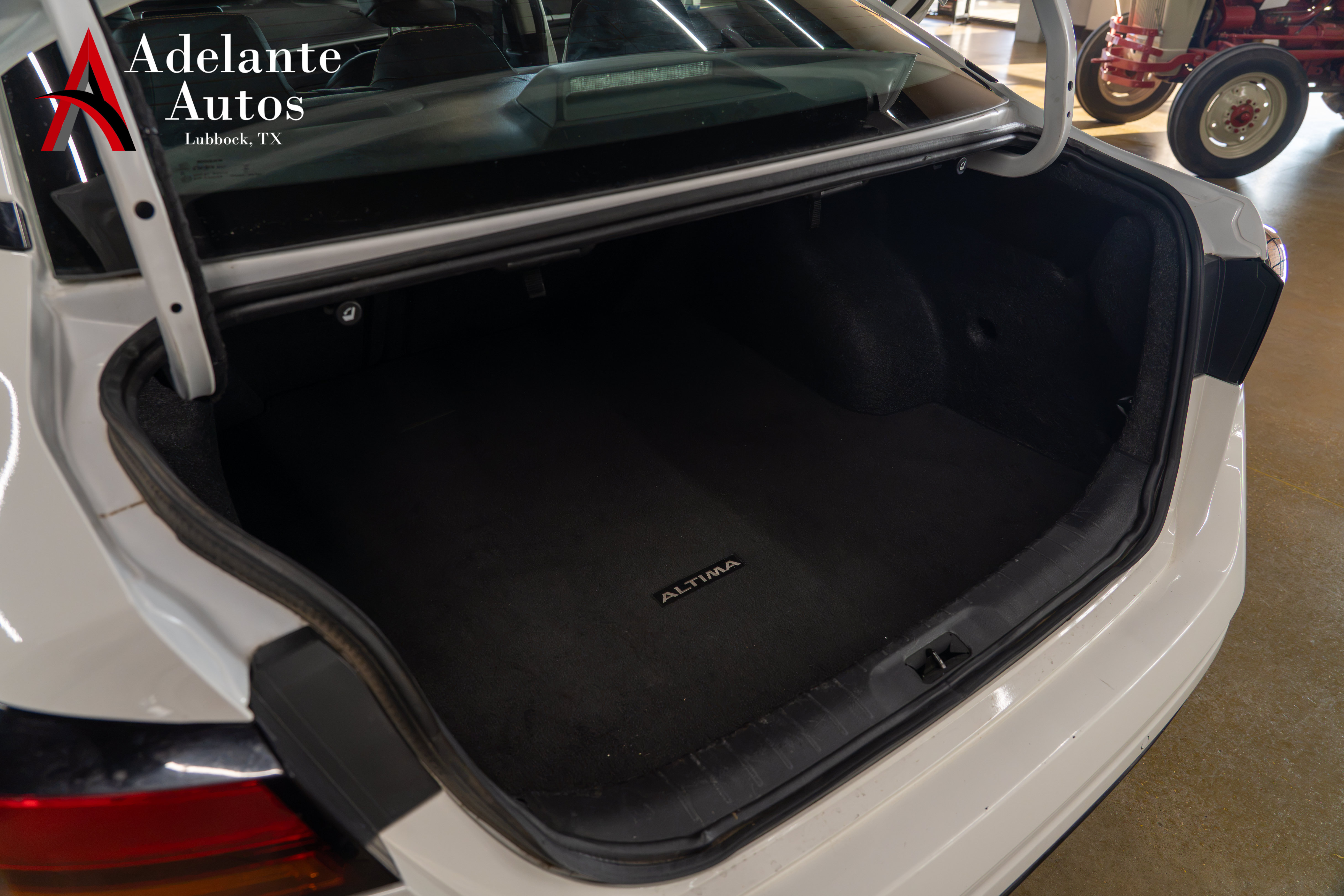 Used 2024 Nissan Altima 2.5 SR FWD image 8