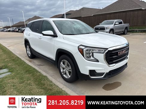 Used 2024 GMC Terrain SLE image 1