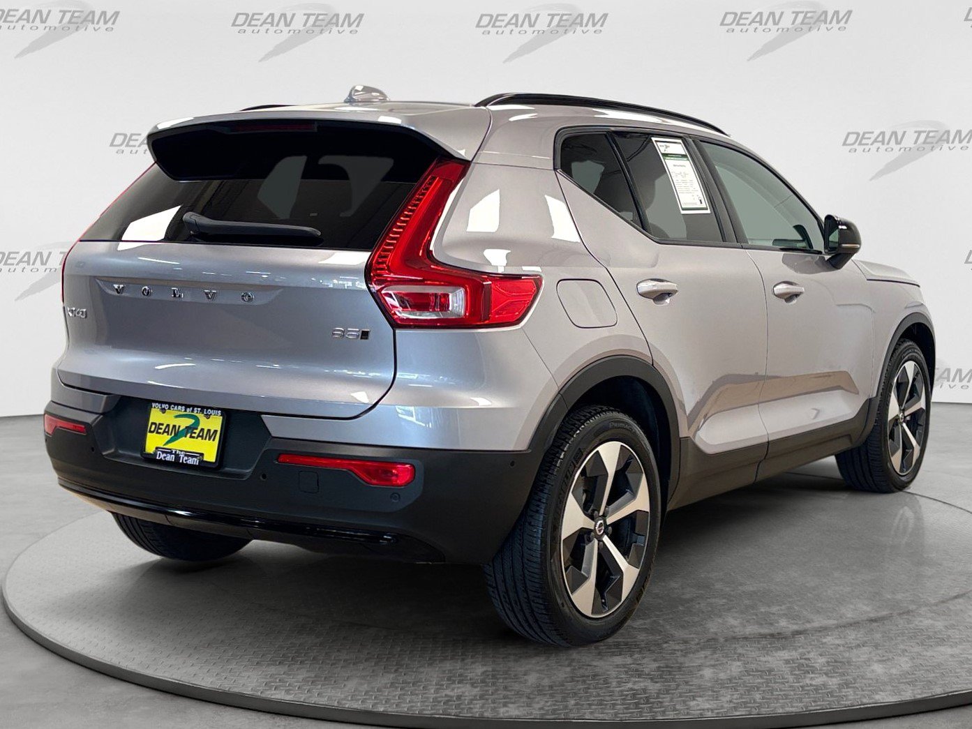 Used 2026 Volvo XC40 B5 Plus AWD/4WD image 4