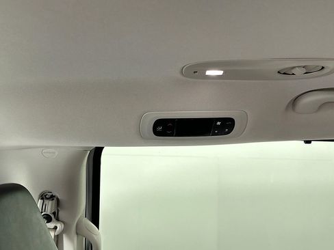 Certified 2024 Chrysler Pacifica Touring-L image 34