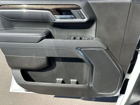 Used 2025 GMC Sierra 1500 Elevation image 22