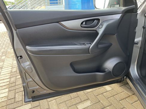 Used 2020 Nissan Rogue Sport S FWD image 11