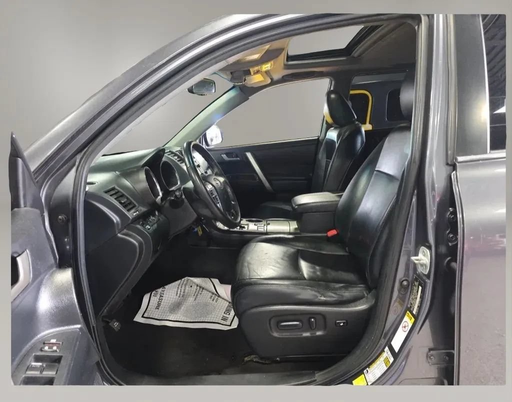 Used 2013 Toyota Highlander SE AWD/4WD image 6