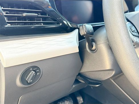 Used 2022 Volkswagen Taos S image 11