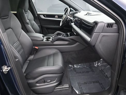 Certified 2024 Porsche Cayenne Coupe image 26