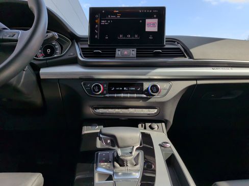 Certified 2025 Audi Q5 2.0T Premium w/ Convenience Plus Package image 29