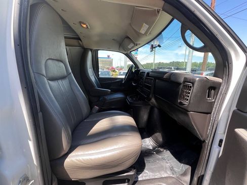 Used 2014 Chevrolet Express 2500 RWD image 13
