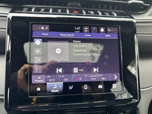 Used 2023 Jeep Grand Cherokee L Laredo AWD/4WD image 16
