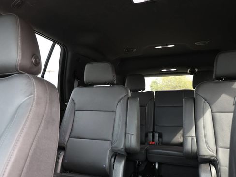 Used 2022 Chevrolet Tahoe Z71 w/ Luxury Package AWD/4WD image 17