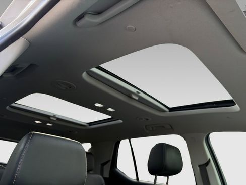 Used 2021 Chevrolet Traverse Premier w/ Redline Edition image 7