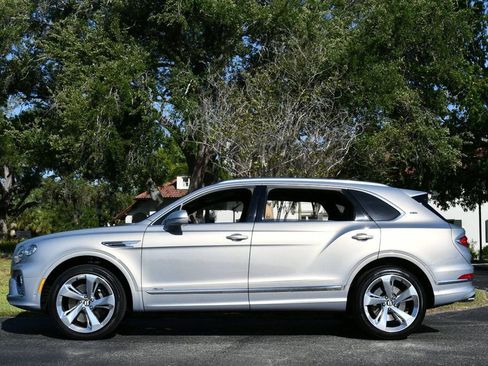 Used 2023 Bentley Bentayga Extended Wheelbase AWD/4WD image 29