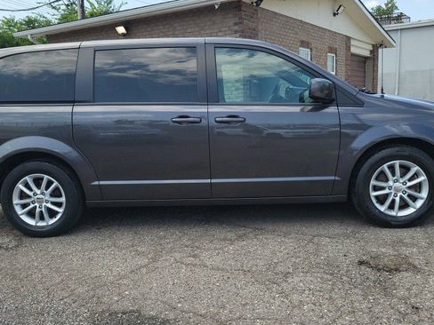 Used 2019 Dodge Grand Caravan SE FWD image 6