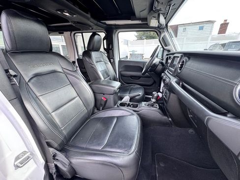 Certified 2018 Jeep Wrangler Unlimited Sahara image 19