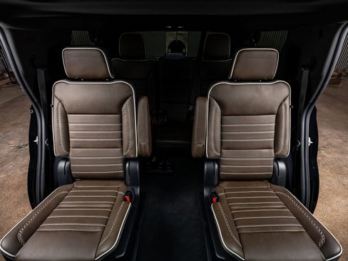 Used 2025 GMC Yukon Denali Ultimate AWD/4WD image 36