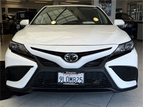 Used 2024 Toyota Camry SE FWD image 2