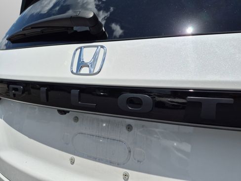 Certified 2025 Honda Pilot Sport image 29