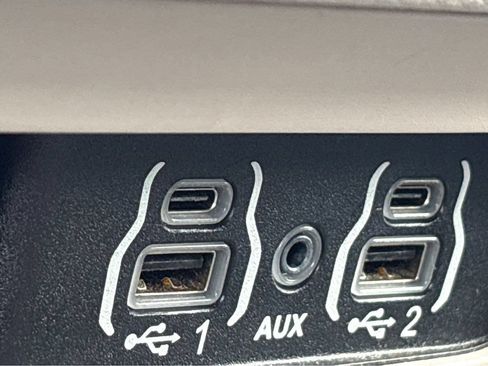 Used 2023 Chrysler Pacifica Touring-L FWD image 32