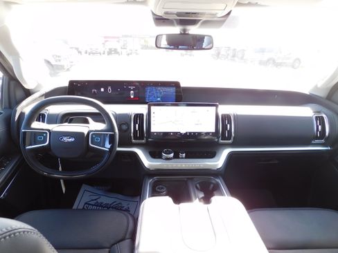 New 2025 Ford Expedition Platinum image 15