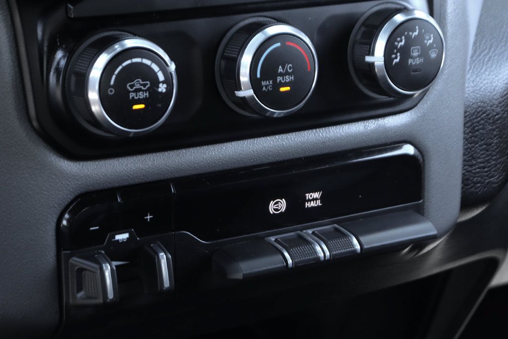 Used 2024 RAM 3500 Big Horn AWD/4WD image 32