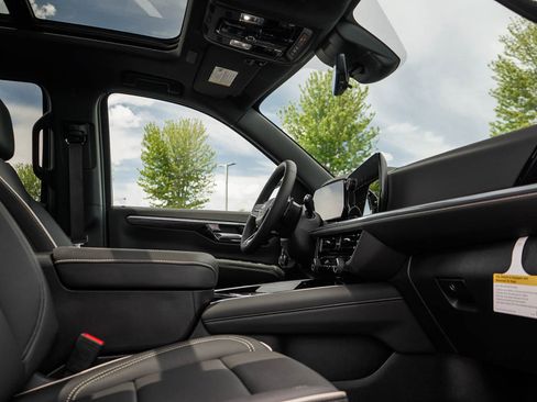 New 2026 Chevrolet Tahoe Premier AWD/4WD image 12
