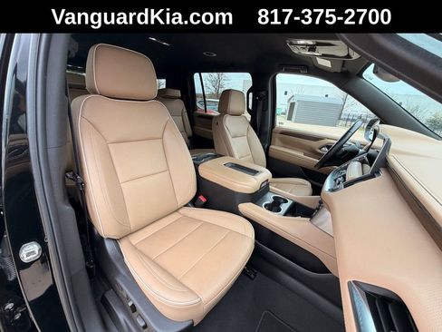 Used 2024 Chevrolet Suburban Premier AWD/4WD image 26