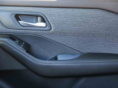 Used 2021 Nissan Rogue SV image 24