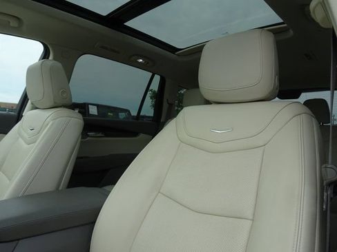 Used 2024 Cadillac XT6 Premium Luxury w/ LPO, Floor Liner Package AWD/4WD image 11